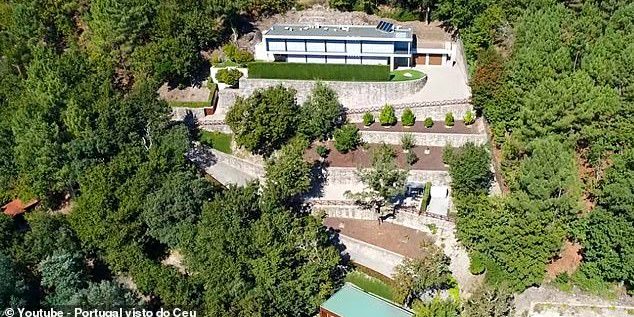 Ronaldo ‘Sells £2.3M Hillside Mansion To Teammate Pepe