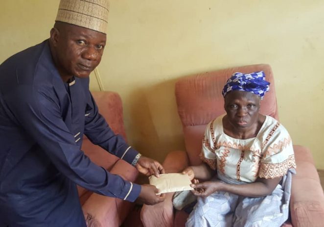 Sports Minister  Extends Kind Gesture To Sunday Bada’s Mother, Donates Cash,  Foodstuff
