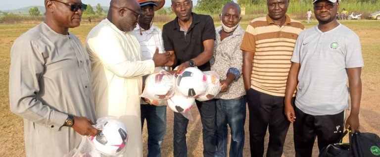 Niger Tornadoes Donate Balls To wakili Academy