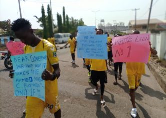 Kogi United Players Barricade Government House, Threaten To Boycott NNL Games Over Unpaid Entitlements