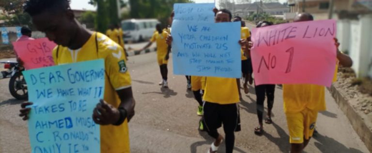 Kogi United Players Barricade Government House, Threaten To Boycott NNL Games Over Unpaid Entitlements