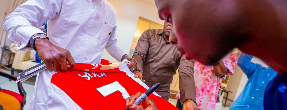 Lagos State Gov. Sanwoolu Receives Arsenal Star Bukayo Saka In Government House