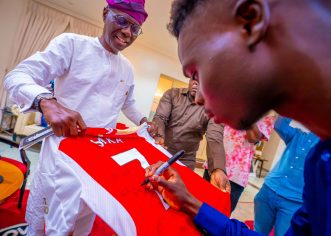 Lagos State Gov. Sanwoolu Receives Arsenal Star Bukayo Saka In Government House