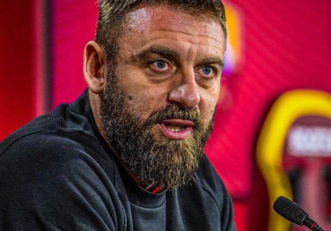 AS Roma Sack Coach de Rossi Ahead Of Clash With Maduka Okoye’s Udinese