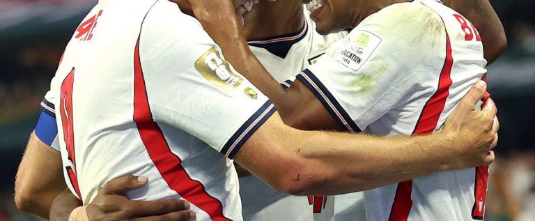 10-Man England Beat Mexico 3-2 to Reach World Cup Quarter-final